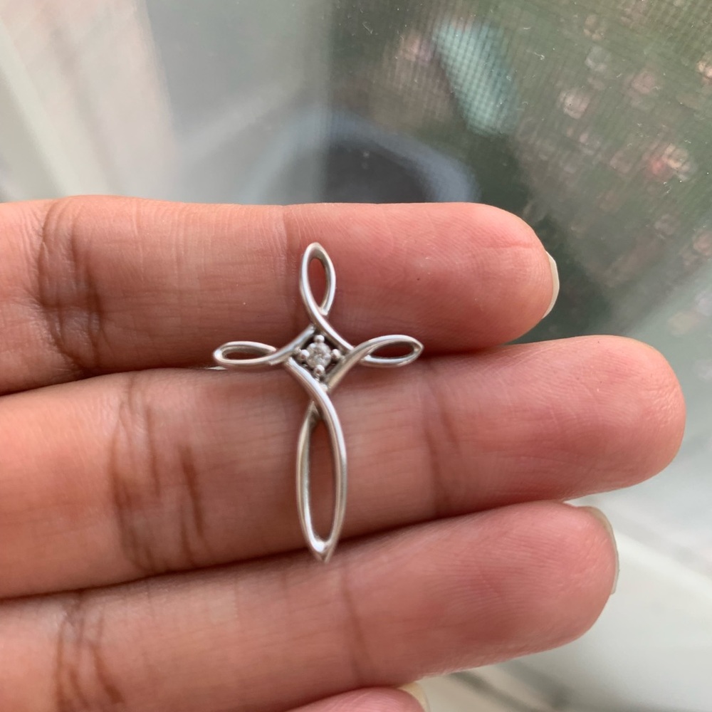10k White Gold Diamond Cross Pendant